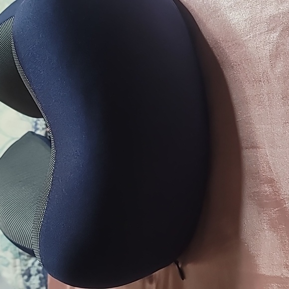 💜 Memory Foam Travel Pillow - Picture 6 of 11